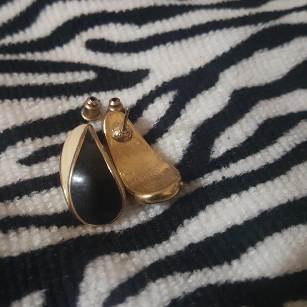 Ladies pierced earring